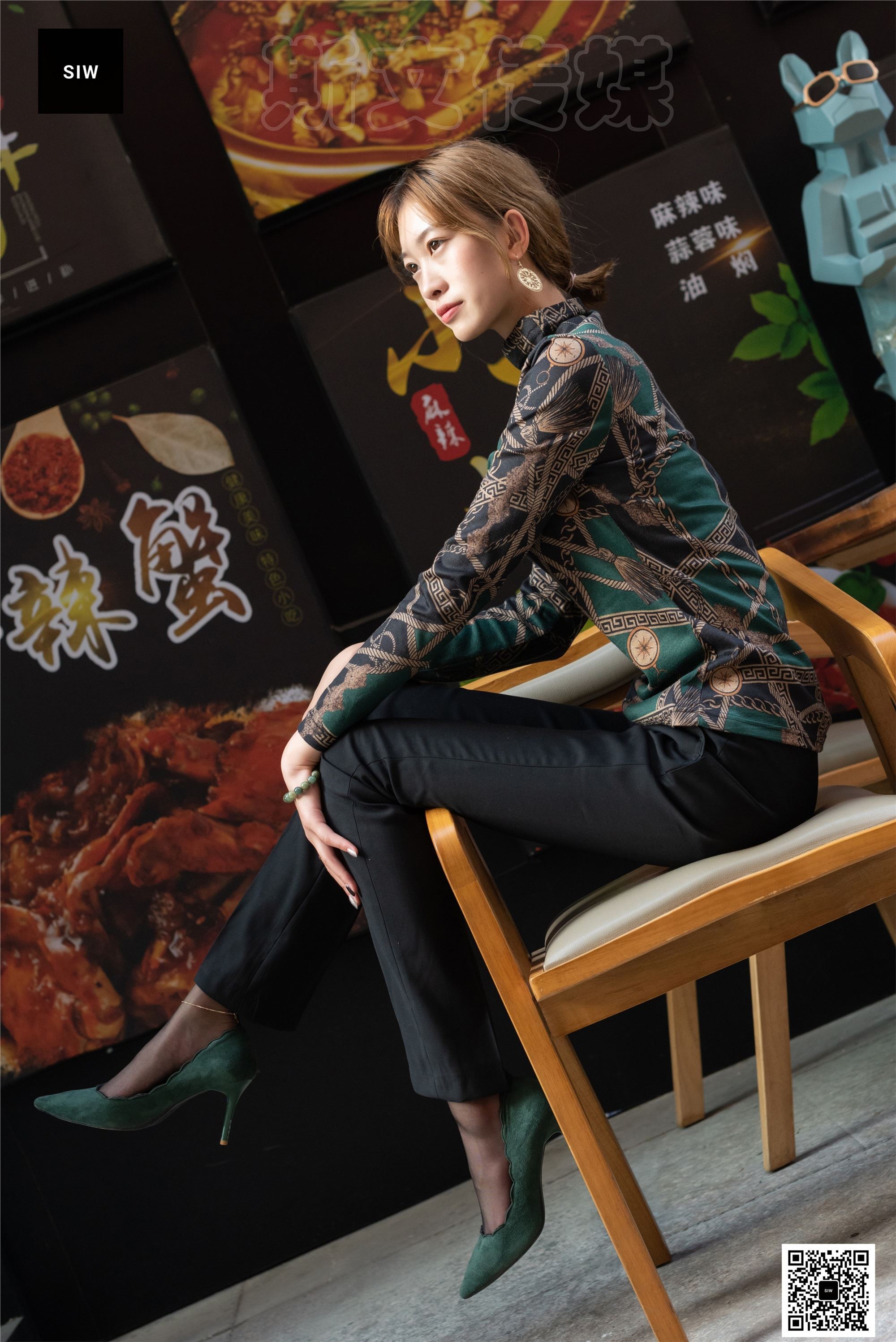 SIW Siwen media 063 European edition green print high collar long sleeve bottom shirt - new fang